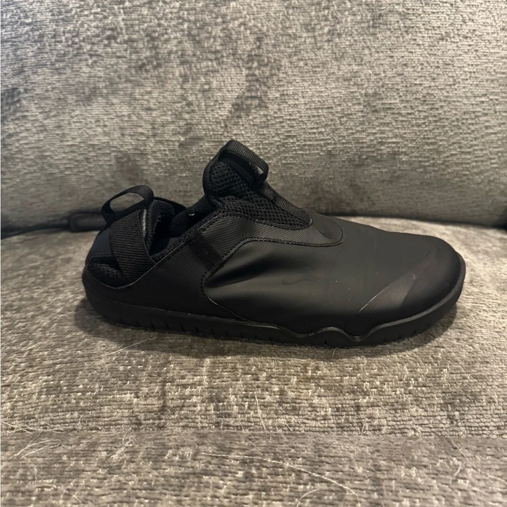 Women’s Nike Zoom Pulse Nursing Sneakers Size 7.5